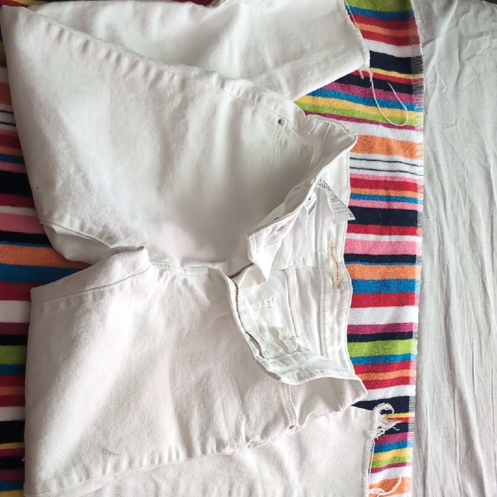 Levi's White Ankle & Cropped Jeans Size 30